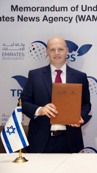 Mohammed Jalal Al Rayssi, director-general of WAM, and Amotz Eyal, director-general of TPS signed the agreement. — WAM photos