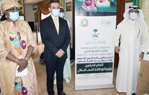 The Ministry of Islamic Affairs, Call and Guidance, represented by the Religious Attaché at the Kingdom's embassy in the Senegalese capital, Dakar, launched the programs of the Custodian of the Two Holy Mosques 'gift of luxury dates