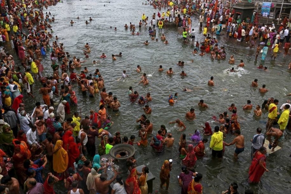  Hindu devotees packed the streets of Haridwar, in northern India, on Monday for the largest religious pilgrimage on Earth, in scenes that defied social distancing rules just as COVID-19 infections soared in the country. — Courtesy file photo
