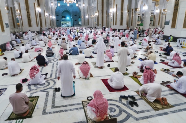 Only immunized individuals, who applied for and received permits through the Tawakkalna application, were allowed into the mosque to perform Taraweeh. — SPA photos