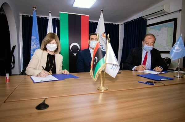 French Ambassador to Libya Béatrice Le Fraper du Hellen signed an agreement with the United Nations Development Program (UNDP) Resident Representative Gerardo Noto, by which France commits Euro 1 million to support UNDP’s ‘Promoting Elections for the People of Libya’ project. The ceremony was held in the presence of Dr. Emad Al-Sayah, HNEC chairperson.