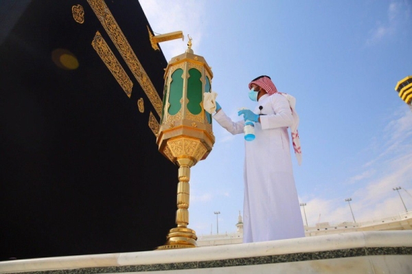 60 kg of oud being used to perfume, fumigate Kaaba and Grand Mosque 10 times a day