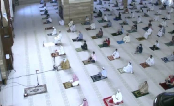 Mosques across Bahrain opened their doors for worshipers for Friday prayers for the first time in many months amid coronavirus precautionary measures. — BNA photos