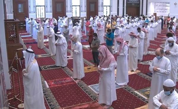 Mosques across Bahrain opened their doors for worshipers for Friday prayers for the first time in many months amid coronavirus precautionary measures. — BNA photos