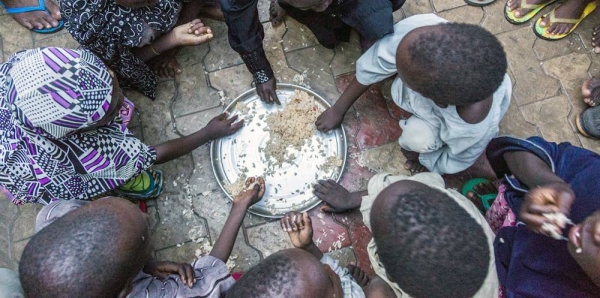  Internally displaced children from Dikwa in Borno state, Nigeria, having their evening meal at the house of their host. (file photo)UNICEF/Andrew Esiebo
FIle photo shows internally displaced children from Dikwa in Borno state, Nigeria, having their evening meal at the house of their host. — courtesy UNICEF/Andrew Esiebo