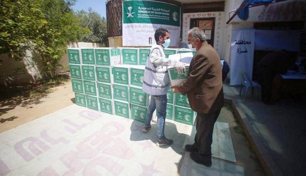 KSrelief distributed Sunday 1,420 Ramadan food baskets in West Bank and Gaza Strip.
