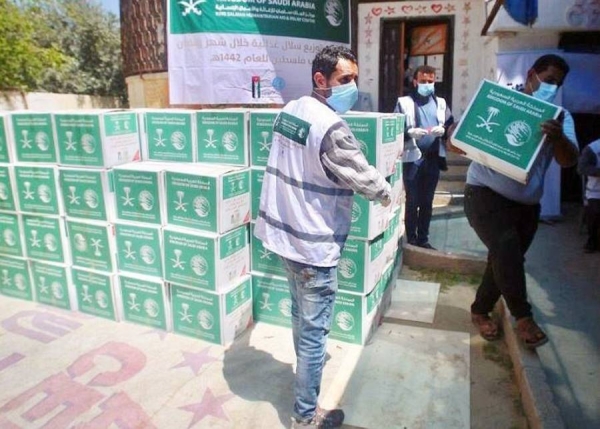 KSrelief distributed Sunday 1,420 Ramadan food baskets in West Bank and Gaza Strip.