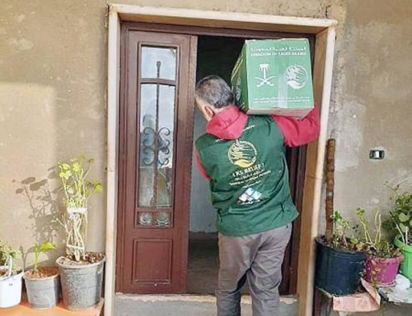 KSrelief continued Monday distributing Ramadan food baskets to Syrian and Palestinian refugees and neediest families in Lebanon.