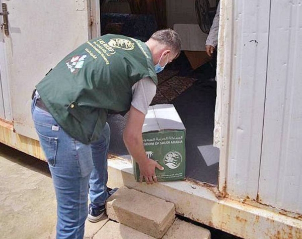 KSrelief continued Monday distributing Ramadan food baskets to Syrian and Palestinian refugees and neediest families in Lebanon.