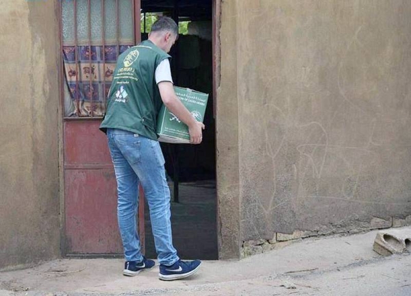 KSrelief continued Monday distributing Ramadan food baskets to Syrian and Palestinian refugees and neediest families in Lebanon.