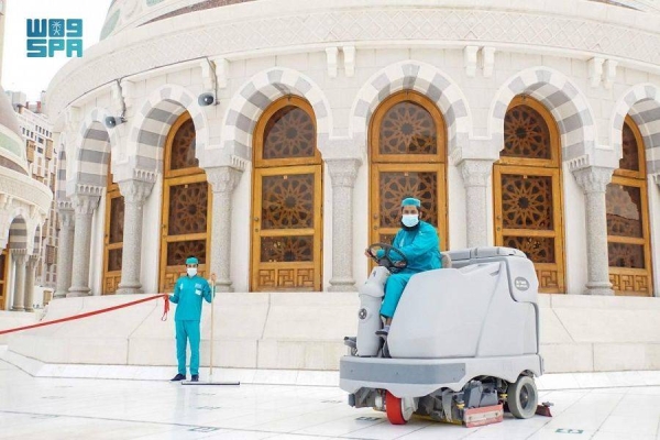 The General Presidency for the Affairs of the Two Holy Mosques has reopened the first floor of the King Fahd expansion and the roof of the Grand Mosque for male and female worshipers holding prayer electronic permits through the Tawakkalna app.