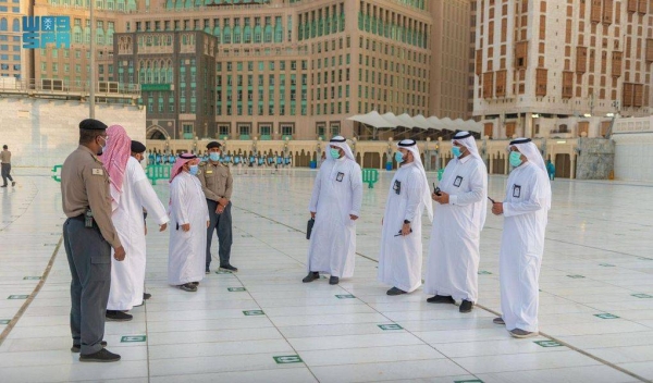 The General Presidency for the Affairs of the Two Holy Mosques has reopened the first floor of the King Fahd expansion and the roof of the Grand Mosque for male and female worshipers holding prayer electronic permits through the Tawakkalna app.