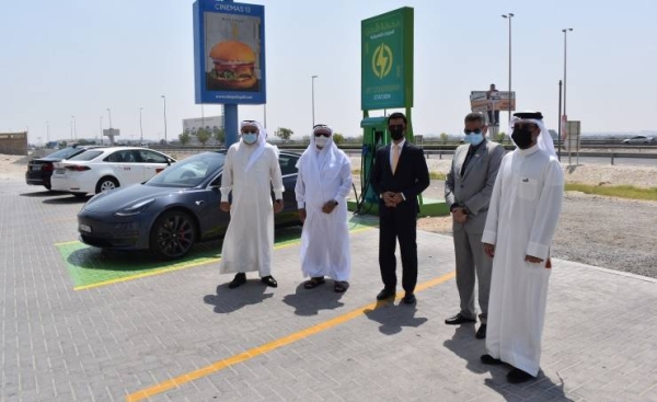 Bahrain's Minister of Electricity and Water Affairs Wael Bin Nasser Al-Mubarak and the Electricity and Water Authority (EWA)’s CEO Shaikh Nawaf Bin Ibrahim Al-Khalifa, inaugurated the first electric cars charging station in the Atrium Mall in Saar. — BNA photo