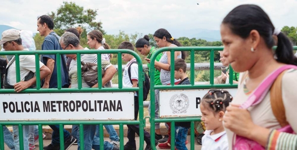 Migrants cross from Venezuela into Cucuta, Colombia. — courtesy UNICEF/Santiago Arcos