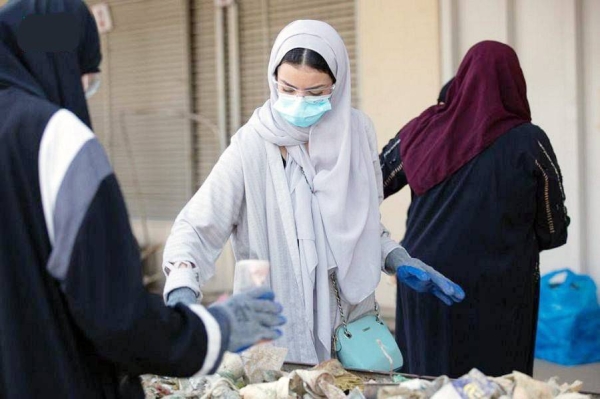 Female students and employees of Effat University have excelled in recycling the Red Sea waste and transforming it into aesthetic models and art pieces that adorn the central corniche in Jeddah.

