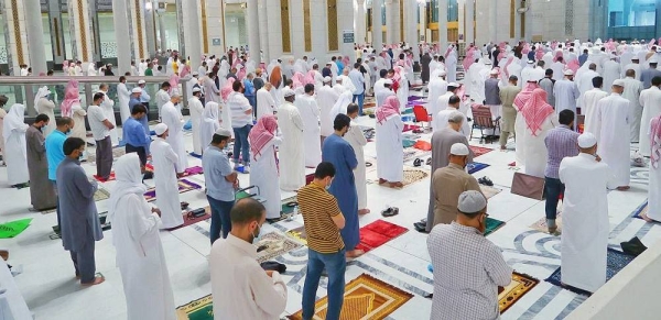 Worshippers performed the Thajjud prayer (optional night prayer) on the first night of the last 10 nights of the holy month of Ramadan at the Grand Mosque.