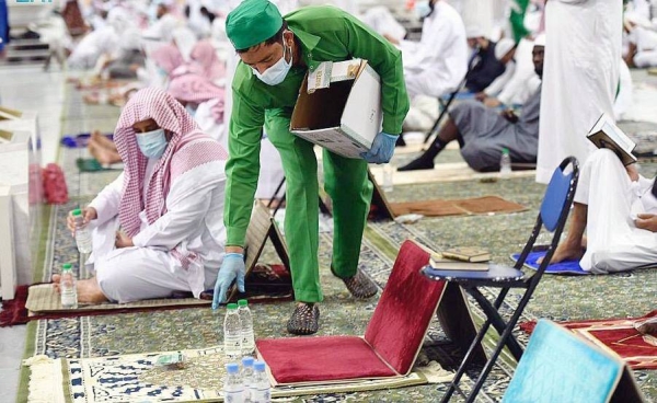 The Prophet's Mosque said that the administration on the first night of the last 10 nights of the holy month of Ramadan distributed more than 150,000 bottles of Zamzam water and 2,400 packs of dates at the Prophet's Mosque.