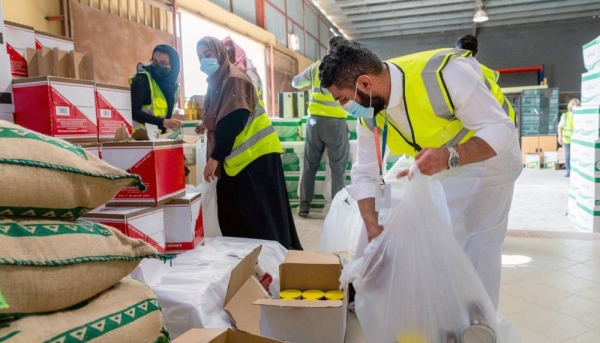 NEOM employees work with local charities to prepare food baskets for families during Ramadan.