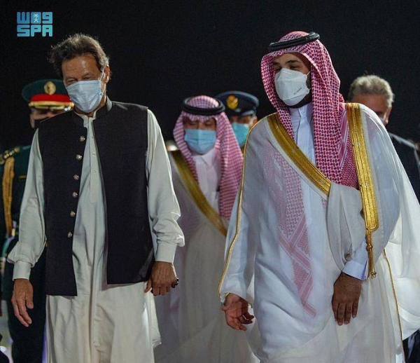 Upon his arrival at King Abdulaziz International Airport, the Pakistani prime minister was received by Crown Prince Muhammad Bin Salman, deputy premier and minister of defense.