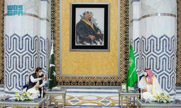 Upon his arrival at King Abdulaziz International Airport, the Pakistani prime minister was received by Crown Prince Muhammad Bin Salman, deputy premier and minister of defense.