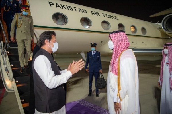 Upon his arrival at King Abdulaziz International Airport, the Pakistani prime minister was received by Crown Prince Muhammad Bin Salman, deputy premier and minister of defense.