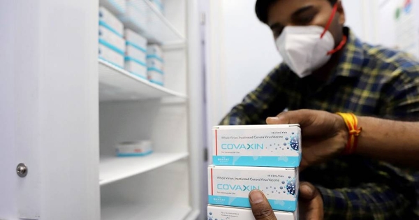 COVID-19 patients with breathing difficulties wait to receive life-saving oxygen at a place of worship in Ghaziabad, India. — courtesy UNICEF/Amarjeet Singh
