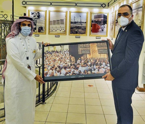 The Executive Director of the Communications and Media Commission of Iraq Adel Salman Aliwi paid a visit Sunday to King Abdulaziz Complex for Holy Kaaba Kiswa (Cover), and the Exhibition of Two Holy Mosques Architecture.