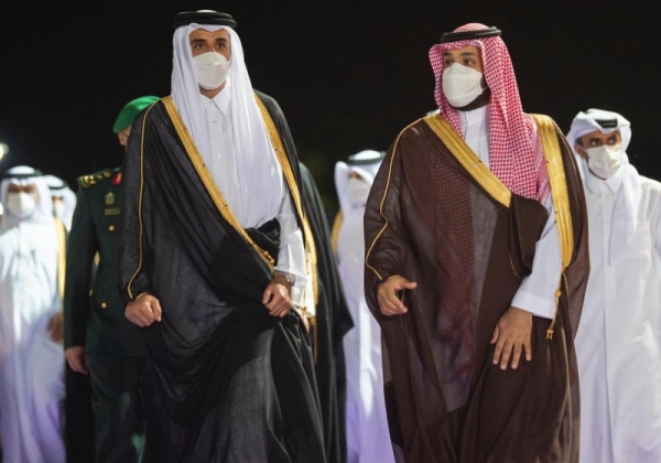 Crown Prince receives Qatari emir at Jeddah airport