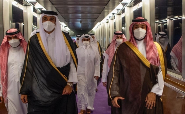 Crown Prince receives Qatari emir at Jeddah airport