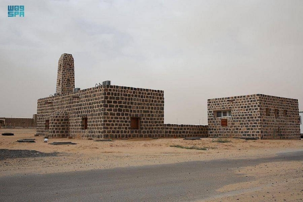 The historic Al-Issawiyah Mosque is located in the middle of the Al-Issawiya Center in the Al-Jouf region, which is about 90 km east of the Qurayyat governorate, and about 40 km west of the Tabarjal.