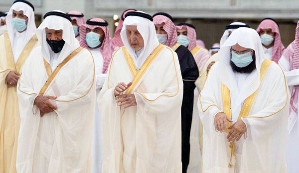 Muslims performed Eid Al-Fitr prayer throughout the Kingdom of Saudi Arabia on Thursday morning.