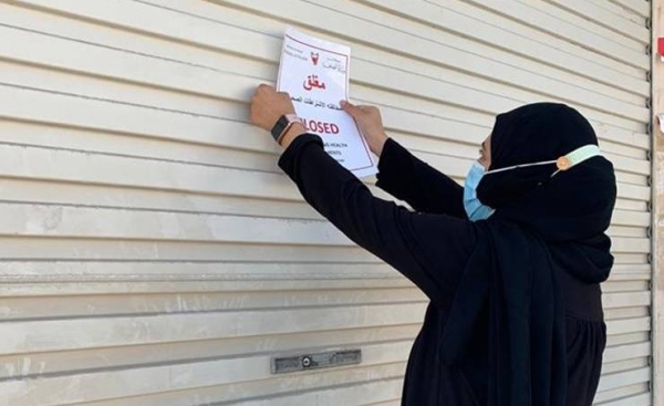 During 99 inspection visits carried out by the inspectors of the health ministry, in coordination with the interior ministry and the Bahrain Tourism and Exhibitions Authority (BTEA), to 99 restaurants and cafés across Bahrain, 13 restaurants were found in violation of precautionary measures and were referred to the competent authorities. — BNA photo