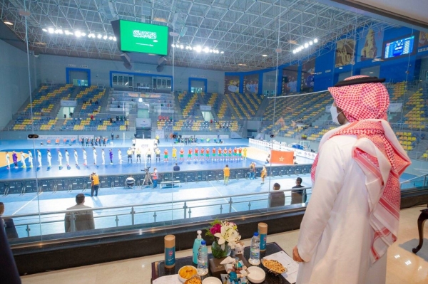 وزير الرياضة يشاهد المنتخب السعودي يلعب ضد المغرب في كأس العرب لكرة الصالات بالقاهرة