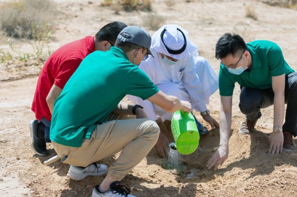 China’s Ambassador Chen Weiqing and representatives of Chinese companies operating in the Kingdom participate in the afforestation works in the Huraymila National Park, in the presence of the National Center for Vegetation Cover and Combating Desertification (NCVCCD) President Dr. Khaled Al-Abdulkadir and a number of other participants.