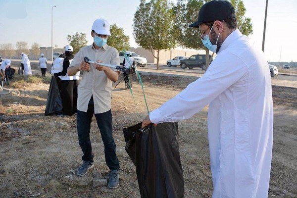 The Eastern Province Municipality, in cooperation with the Social Development Center in Al-Qatif Governorate, implemented on Saturday the 