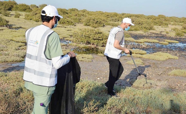 The Eastern Province Municipality, in cooperation with the Social Development Center in Al-Qatif Governorate, implemented on Saturday the 