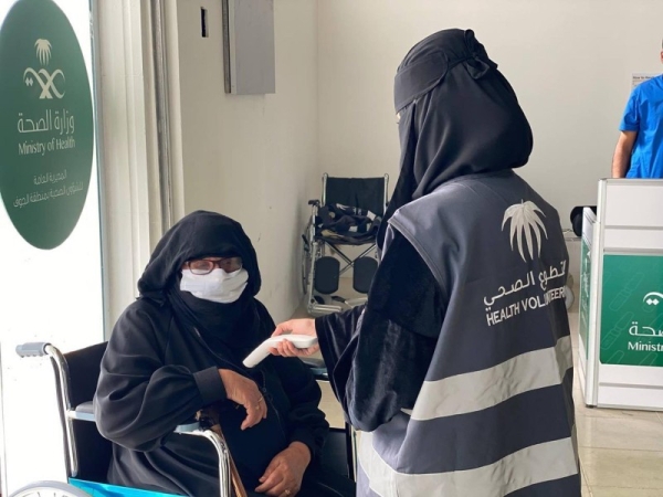 Saudi Arabia’s new coronavirus infections continue to drop, slips below 1,000