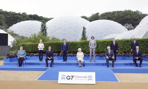 Leaders of the G7, along with Queen Elizabeth, pose for a group photo.