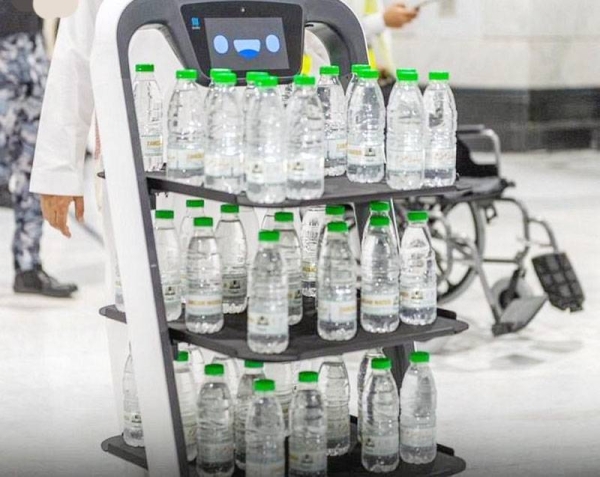 President of the Presidency of the Affair of the Two Holy Mosques Sheikh Dr. Abdulrahman Bin Abdulaziz Al-Sudais inaugurated yesterday a smart robot system to distribute bottles of Zamzam water.
