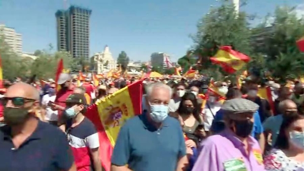 Thousands of right-wing protesters took to the streets of Madrid on Sunday against the Spanish government's plans to pardon 12 Catalan politicians who were convicted over a failed independence attempt in 2017.