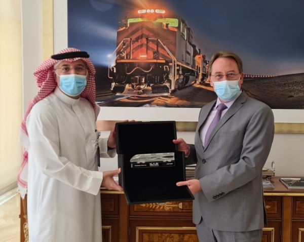 The CEO of Saudi Railway Company, Bashar Al-Malik, met on Monday with French Ambassador to the Kingdom Ludovic Pouille to discuss aspects of cooperation with French companies in the field of railways.
