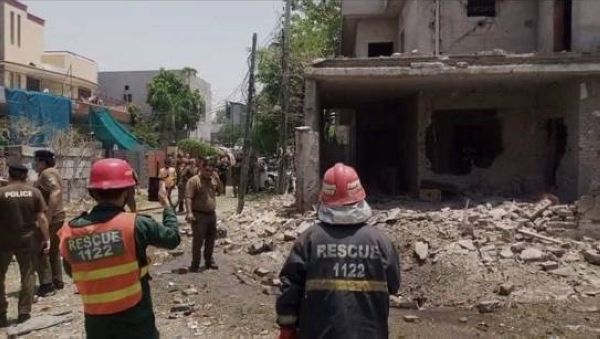 Resuce officials at the blast site in Lahore's Johar town in Pakistan. — courtesy Dawn News/Twitter