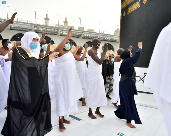 Gambia's president performs Umrah on his visit to Saudi Arabia