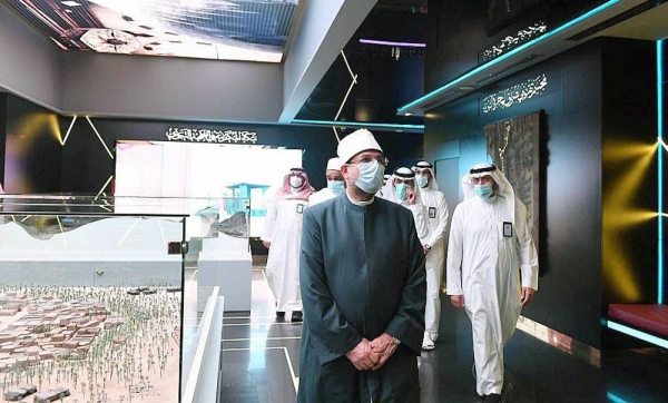 Egyptian Minister of Awqaf Minister Mohamed Mokhtar Gomaa and his accompanying delegation visited Sunday the International Fair and Museum of the Prophet's Biography and Islamic Civilization in Madinah, affiliated to Muslim World League (MWL).