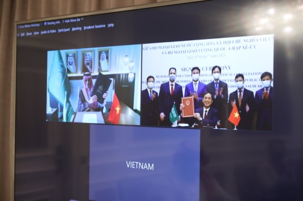 Minister of Foreign Affairs Prince Faisal Bin Farhan Bin Abdullah and his Vietnamese counterpart Bui Thanh Son signed on Monday a memorandum of understanding (MoU) with regard to enhancing political consultations, during their meeting via videoconference.
