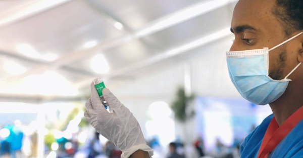 A health worker prepares a COVID-19 vaccine in Ethiopia. — courtesy UNICEF/Nahom Tesfaye