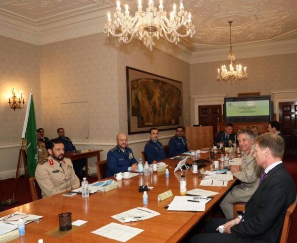 Saudi Arabia’s Chief of General Staff Gen. Fayyad Al-Ruwaili met on Wednesday with the British Chief of Defense Staff General, Nick Carter during the inaugural meeting of the bilateral military cooperation committee. 