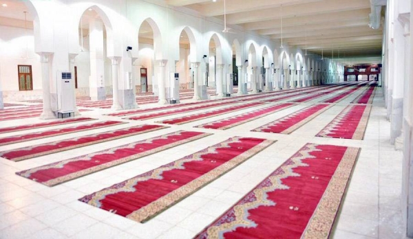 The Ministry of Islamic Affairs, Call, and Guidance has completed furnishing Arafat-valley-based Namira Mosque and Muzdalifah valley-based Al-Mishaar Al-Haram Mosque, both on the outskirts of Makkah, with more than 32,000 square meters of luxurious carpets.