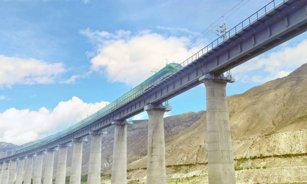 A Fuxing bullet train runs along the new Lhasa-Nyingchi railway line.