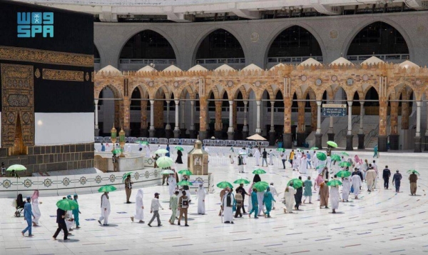 The General Presidency for the Affairs of the Two Holy Mosques distributed on Friday 12,000 umbrellas to worshipers and workers at the Grand Mosque as part of initiatives launched by the presidency in preparation for this year’s Hajj season, the Saudi Press Agency reported.